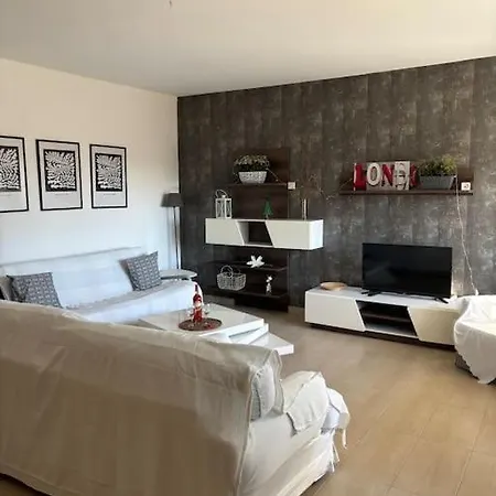 Dt Garden'S Apartment Drama Exterior photo